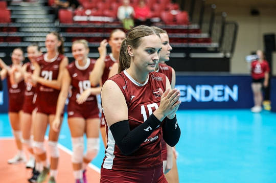 Volejboliste Anija Jurdža.