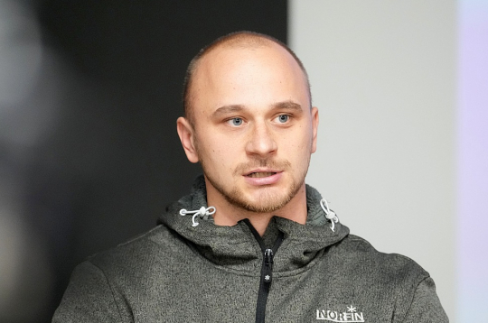 Emīlam Cipulim (attēlā) šī sezona ir ugunskristības Latvijas izlases galvenā trenera amatā, kurā viņš vasarā nomainīja pieredzējušo Sandi Prūsi. Emīlam Cipulim (attēlā) šī sezona ir ugunskristības Latvijas izlases galvenā trenera amatā, kurā viņš vasarā nomainīja pieredzējušo Sandi Prūsi.