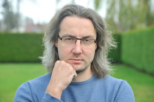 Uzticēdamies īrniekam, jūrmalnieks Kārlis Blūmentāls nokļuvis neapskaužamā situācijā – viņa īpašumā bez saimnieka piekrišanas reģistrētas vairākas firmas, kas mudinājis VID dzīvokli iekļaut melnajā sarakstā. No sava lēmuma VID neatkāpjas.