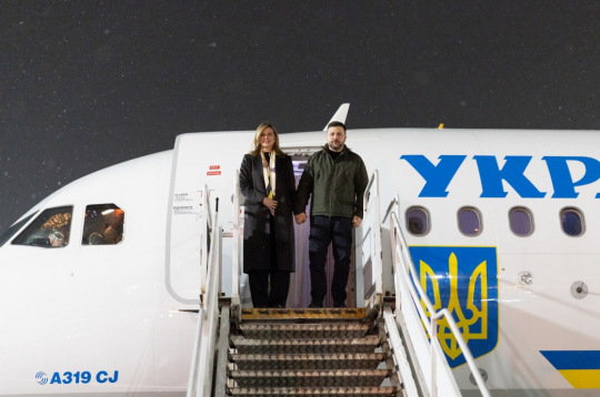 Volodimirs Zelenskis ar kundzi. 