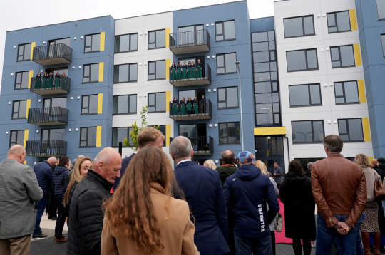 Valmierā tiek atklātas pirmās ar valsts atbalstu uzbūvētās zemas īres maksas daudzdzīvokļu dzīvojamās mājas — 120 jauni dzīvokļi speciālistu piesaistei.