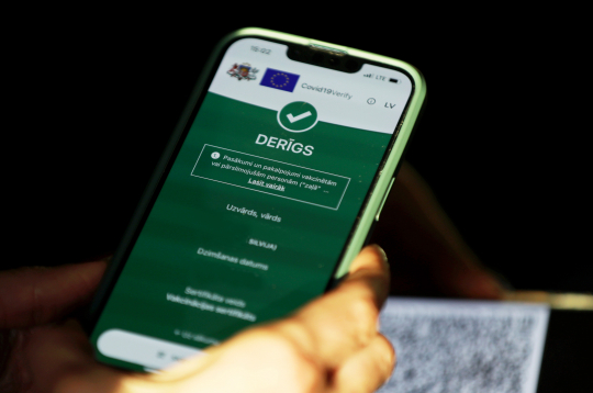 Covid-19 sertifikāta pārbaude.