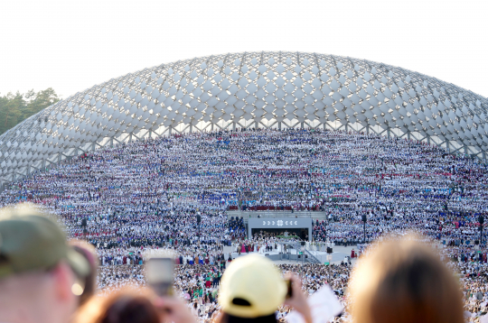 XIII Latvijas Skolu jaunatnes dziesmu un deju svētku noslēguma koncerts "Te-Aust" Mežaparka Lielajā estrādē.