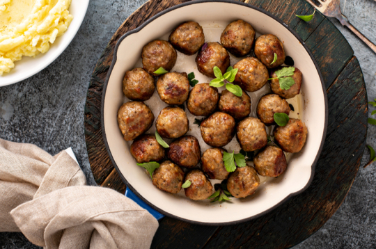 Kotletes ar sieru un pētersīļiem.