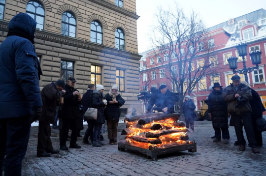 1991.gada barikāžu aizstāvju atceres dienas pasākums pie Saeimas nama. 1991.gada barikāžu aizstāvju atceres dienas pasākums pie Saeimas nama.