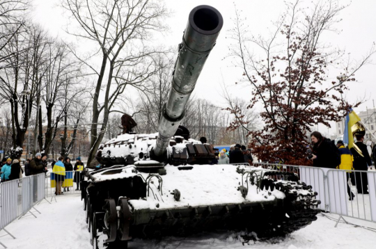 Ukrainas bruņoto spēku iznīcināts Krievijas okupantu tanks.