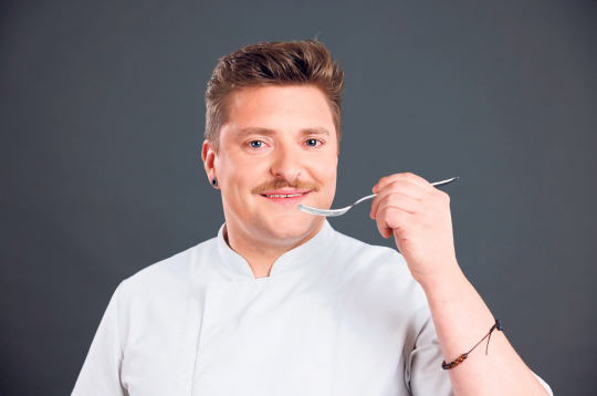 Šefpavārs Juris Latišenoks. Šefpavārs Juris Latišenoks.