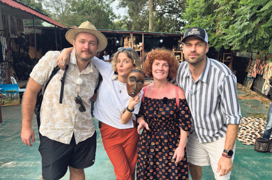 "Četri uz koferiem" Ruandā. "Četri uz koferiem" Ruandā.