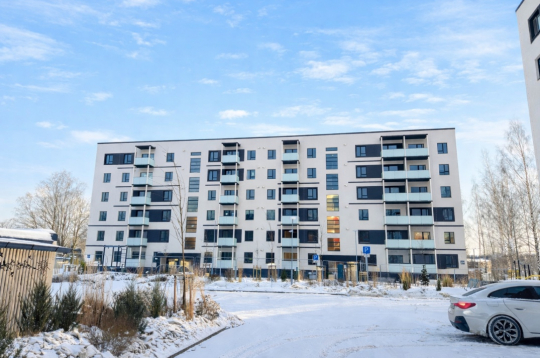 Daudzdzīvokļu ēka.