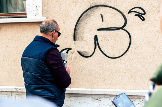 Grafiti noņemšana ar lāzeru.