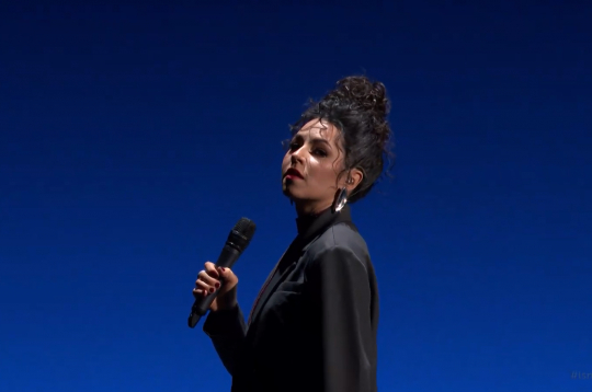 "Kaut kaili". "Kaut kaili".