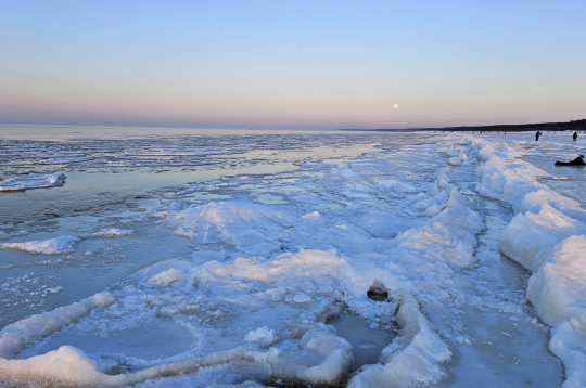 Rīgas jūras līcis Vecāķos ziemā. 