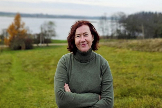 Sanita Martena: "Daudzvalodība ir mums visapkārt, bet, kad mēs par to runājam, visu laiku redzam citas valodas kā šķērsli labai latviešu valodai. Un tad ideoloģiski izskatās, ka daudzvalodība ir trūkums."