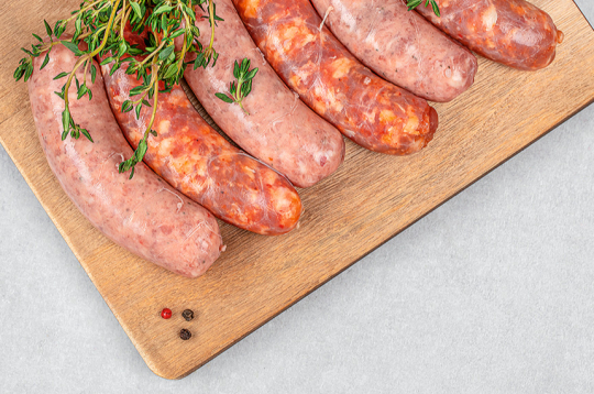 Kupāti ir dabīgā zarniņā pildīta rupji sasmalcināta gaļa, kam pievienotas garšvielas.