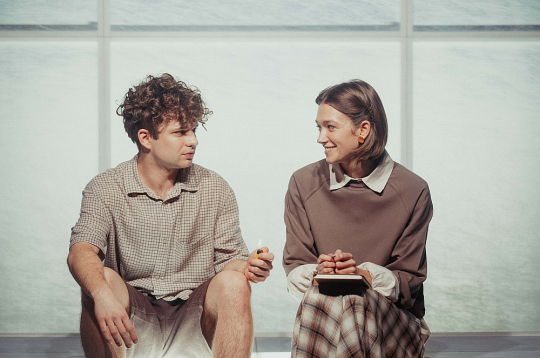 Rūdolfs Sprukulis (Knuta Auzenieka lomā) un Santa Breikša (Dārtas Dārznieces lomā).