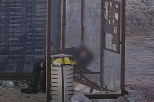 Pieturā aizmidzis vīrietis.