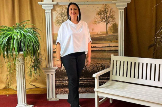 Kandavas un Valdeķu kultūras namu vadītāja Kristīne.