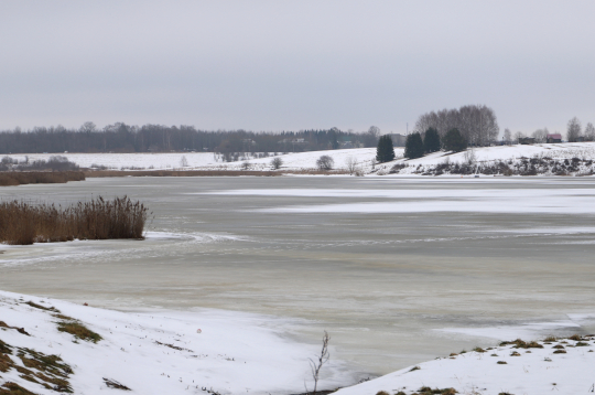 Aizsalusi ūdenstilpe.