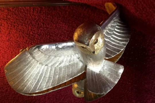 Zelta pūces statuete.