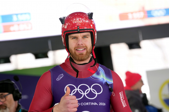 Latvijas kamaniņu braucējs Kristers Aparjods treniņā bobsleja, kamaniņu un skeletona trasē Kortīnā 2026. gada Milānas un Kortīnas ziemas olimpiskajās spēlēs Itālijā.