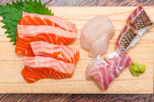 Trekno zivju grupa – lasis, skumbrija, siļķe, sardīnes, forele – ir bagāta ar omega-3 taukskābēm.