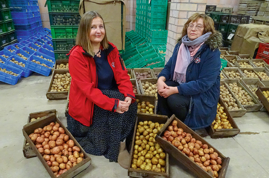 No kreisās: Ilze Dimante un Ilze Skrabule.