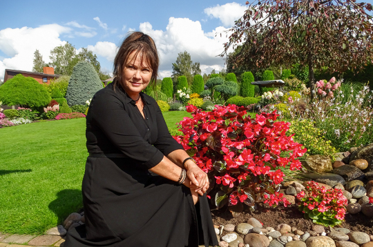 Ruta Sūniņa savā dārzā. Ruta Sūniņa savā dārzā.