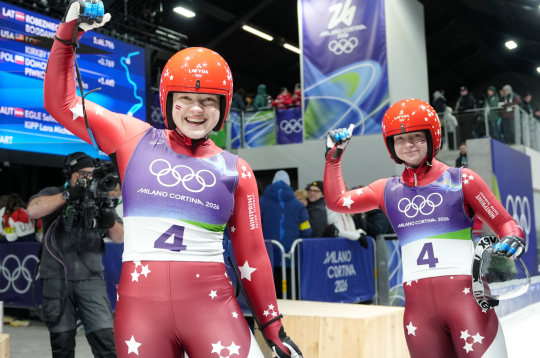 Latvijas kamaniņu divnieks Marta Robežniece un Kitija Bogdanova sacensībās kamaniņās bobsleja, kamaniņu un skeletona trasē Kortīnā 2026. gada Milānas un Kortīnas ziemas olimpiskajās spēlēs Itālijā.