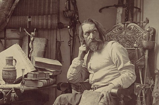 "Brīnišķīgs neprāts vai pie zemes velkošs saprāts?" šo jautājumu risinās izrāde "Dons Kihots" Jaunajā Rīgas teātrī.