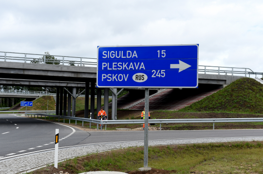 Vidzemes šosejas posms Sēnītes satiksmes mezglā.