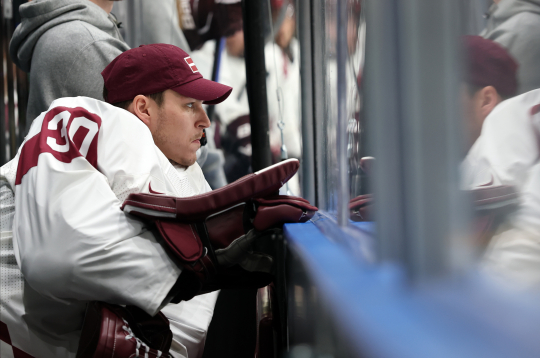 Latvijas hokeja izlases vārtsargs Elvis Merzļikins (nr. 30, baltā tērpā) hokeja priekšsacīkšu spēlē starp Latvijas un Vācijas valstsvienībām "Milānas Rho arēnā" Milānā 2026. gada Milānas un Kortīnas ziemas olimpiskajās spēlēs Itālijā.