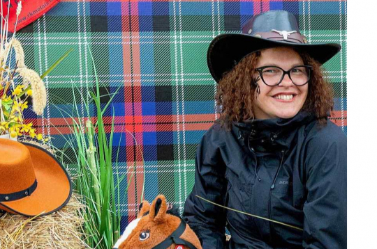 Aizputes kultūras nama pasākumu organizatore Kristīne Āreniece. Aizputes kultūras nama pasākumu organizatore Kristīne Āreniece.