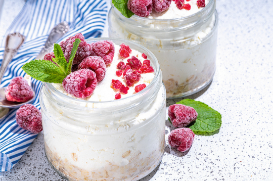 Biezpiena deserts ar kamas miltiem. Biezpiena deserts ar kamas miltiem.