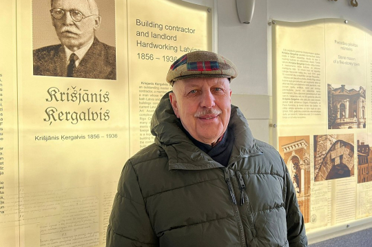 Andrejs Pebo: "Vācot materiālus par senci Krišjāni Ķergalvi un lasot par viņu, redzu, ka viņš ir daudz ziedojis izglītībai, slimnīcām, stipendijām, piedalījās Dziesmu svētku rīkošanā, atbalstīja māksliniekus. Vienmēr un visur atbalstījis latviešus un latvisko. To darīja ļoti daudzi tā laika pārtikušie pilsoņi. Prieks, ka šīs tradīcijas nav zudušas arī mūsdienās."