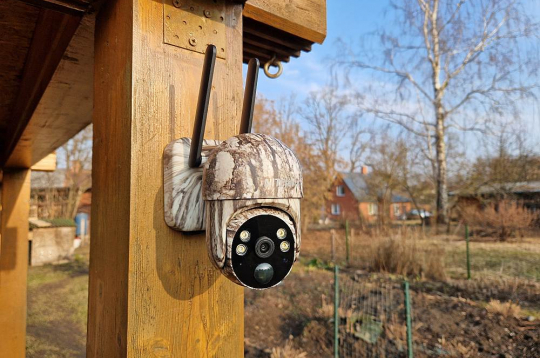 Ar tiešsaistes kameru lieliski var novērot savu īpašumu. Tā ļauj arī uzrunāt atnākušo. Ar tiešsaistes kameru lieliski var novērot savu īpašumu. Tā ļauj arī uzrunāt atnākušo.