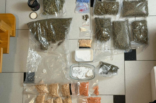 Kratīšanās izņem vairāk nekā 25 kilogramus narkotiku. Kratīšanās izņem vairāk nekā 25 kilogramus narkotiku.