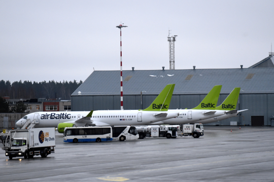 Latvijas nacionālās lidsabiedrības AS "Air Baltic Corporation" lidmašīnas starptautiskajā lidostā "Rīga". Latvijas nacionālās lidsabiedrības AS "Air Baltic Corporation" lidmašīnas starptautiskajā lidostā "Rīga".