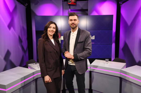 "Skrides Sirds klīnikas" endokrinoloģe Zane Svikle un raidījuma vadītājs Aivis Ceriņš. "Skrides Sirds klīnikas" endokrinoloģe Zane Svikle un raidījuma vadītājs Aivis Ceriņš.