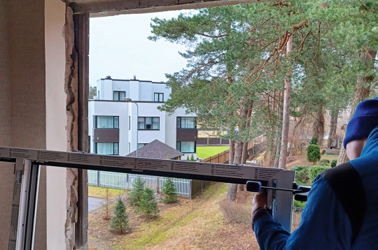 Pakešu logus ierīko, lai uzlabotu mājokļa energoefektivitāti. 