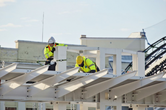 Būvnieki tagad esot sākuši pamatīgāk izvērtēt pasūtītājus iepirkumos, atsakoties no nepietiekami sagatavotiem vai ekonomiski nepamatotiem projektiem.