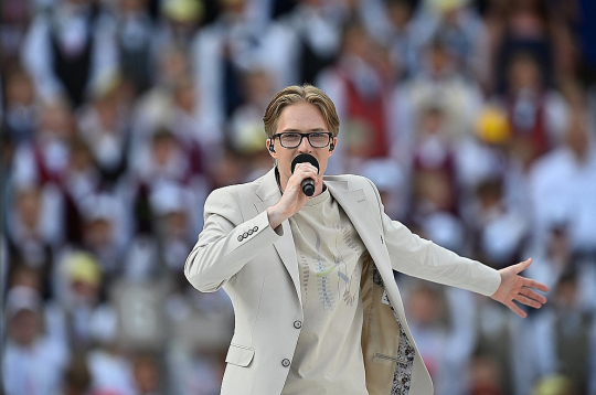 2025. gadā Eduards Rediko piedalījās kā solists XIII Latvijas Skolu jaunatnes dziesmu un deju svētku noslēguma koncertā "Te aust" ar Ulda Marhilēviča dziesmu "Seko saviem sapņiem".