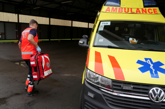 Neatliekamās medicīniskās palīdzības dienesta (NMPD) automašīna.