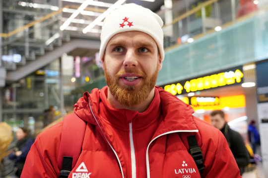 Kamaniņu braucējs Kristers Aparjods.