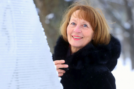 Latviešu teātra un kino aktrise, sertificēta astroloģe Akvelīna Līvmane.