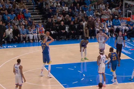 Kristaps Porziņģis uz soda līnijas.