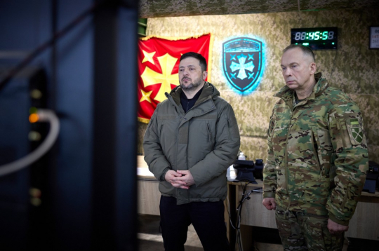Volodimirs Zelenskis un Ukrainas armijas virspavēlnieks Oleksandrs Sirskis. Volodimirs Zelenskis un Ukrainas armijas virspavēlnieks Oleksandrs Sirskis.