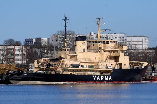 Ledlauzis "Varma" Rīgas brīvostā.