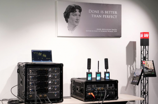 Uzņēmuma AS "SAF Tehnika" izstrādātās radio signālu traucēšanas iekārtas prototips.