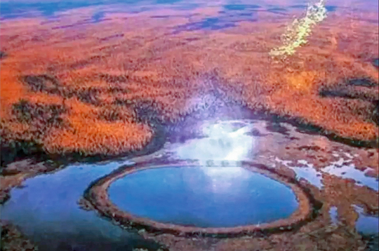 Olgui – dīvainie katli esot izgatavoti vai nu no vara, vai kāda cita ļoti līdzīga materiāla, iekšpusē esot vairākas dīvainas kameras, un tas viss turpina grimt aizvien dziļāk mūžīgajā sasalumā. Kadrs no dokumentālās filmas “In the valley of Death, Yakutia: the kurumnik enigma” (Jakutijas Nāves ielejā: kurumniku mīkla. – angļu val.).