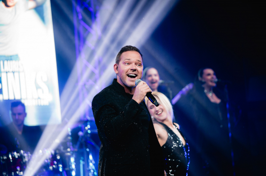 Atklāj koncertturneju "100% Lauris Reiniks".